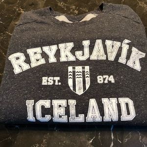 Women’s Iceland Sweatshirt. Size XL
